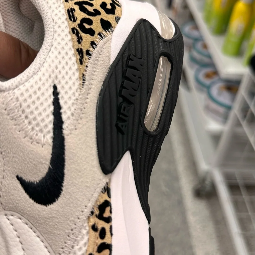 Nike Air Max SC Cheetah Print Sneakers |
Women's Size 7 - Picture 8 of 11
